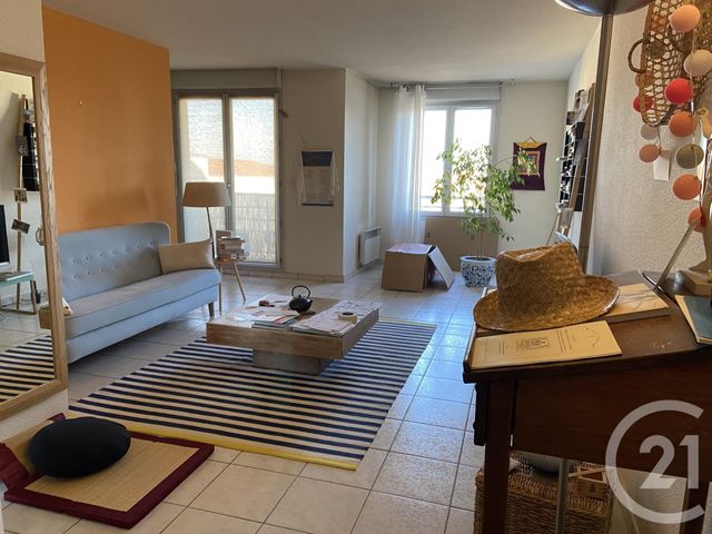 Appartement F2 à louer - 2 pièces - 53.49 m2 - VILLEFRANCHE SUR SAONE - 69 - RHONE-ALPES - Century 21 Coquillat Immobilier